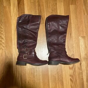 Steve Madden boots in magenta color. Lightly worn in a size 7
